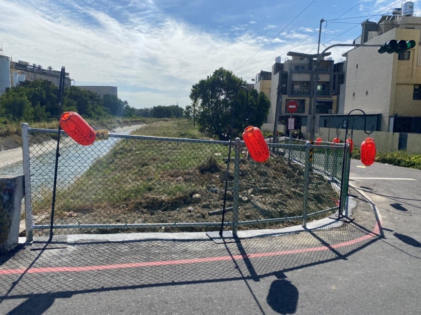 港尾、安仁、過溝、麻寮、太保里路面水溝及護欄改善工程